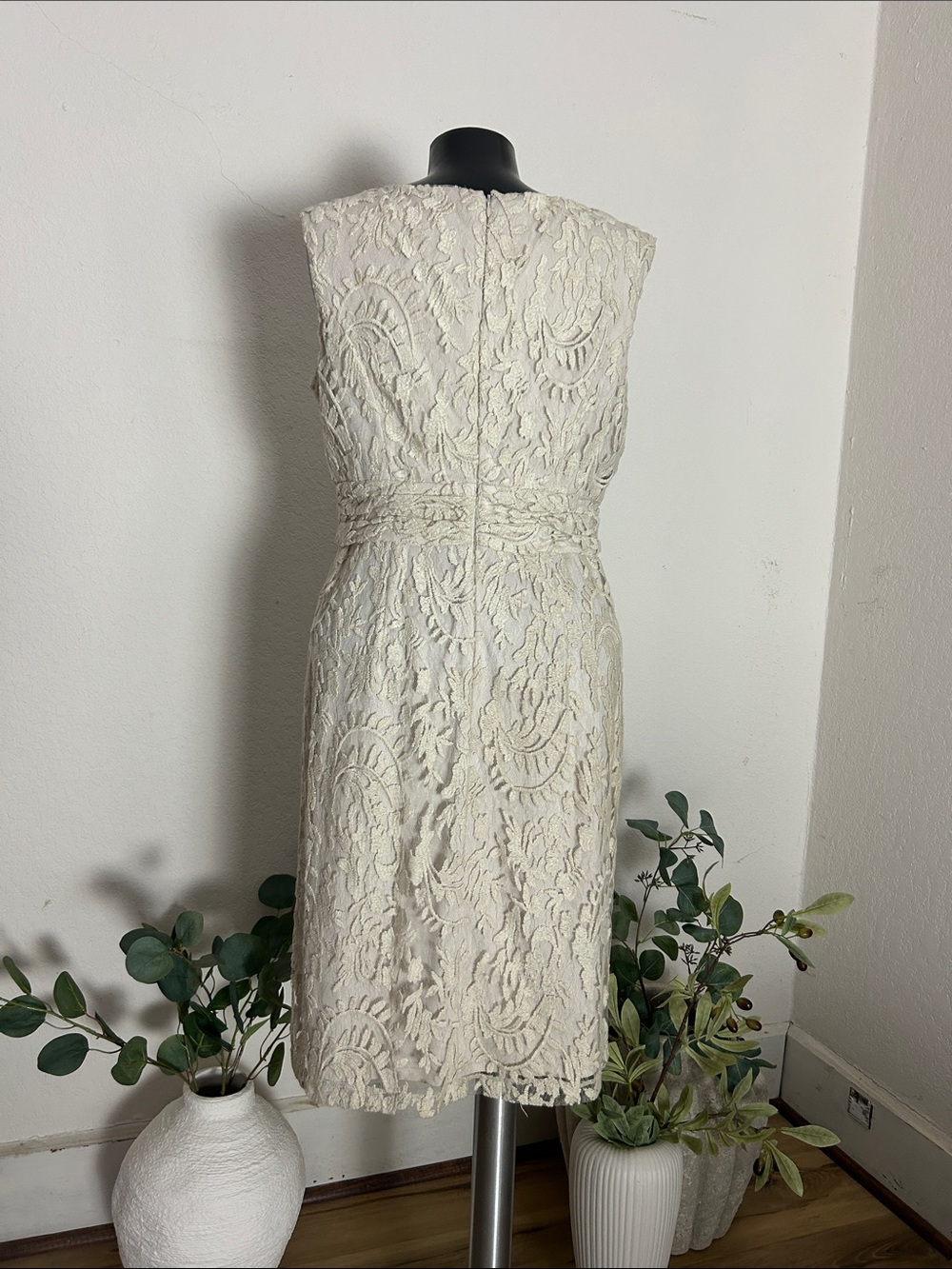 Adrianna Papell, EUC, size 8, Ivory lace dress, measurements in description - Picture 4 of 7